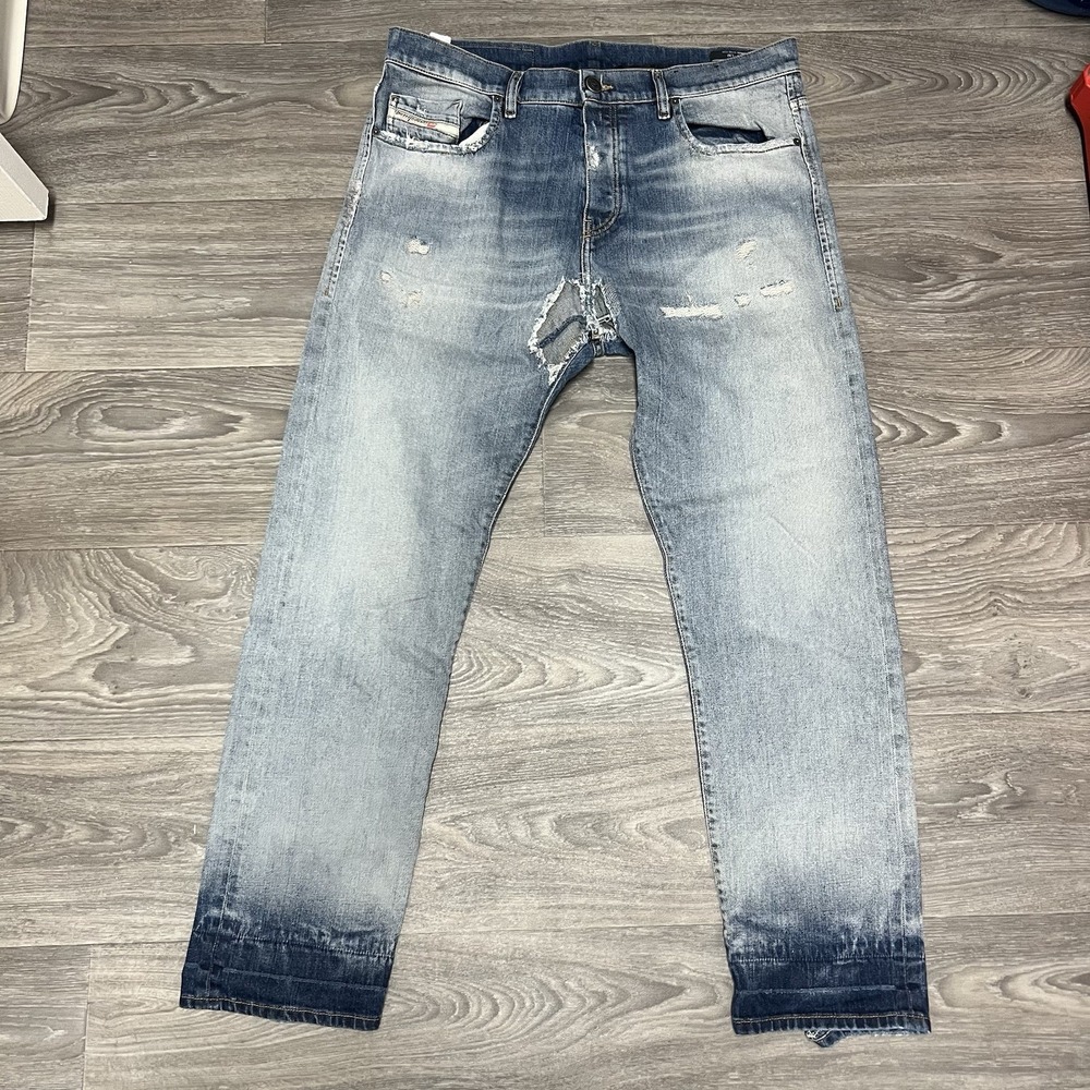 Men's Light Wash Distressed Jeans - Blue